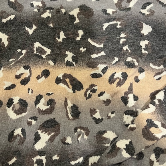 Ombré leopard Top . 4x . Only worn once. Like new ! - Picture 6 of 6